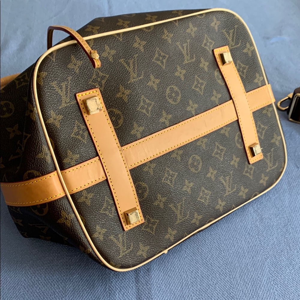Louis Vuitton Monogram Neo Bucket Bag - Picture 7 of 10